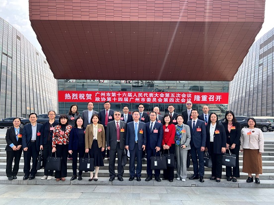 4-2市委会参加市两会人员合影.jpg