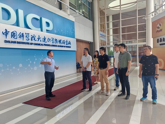 4-1调研组实地调研中国科学院大连化学物理研究所.jpg